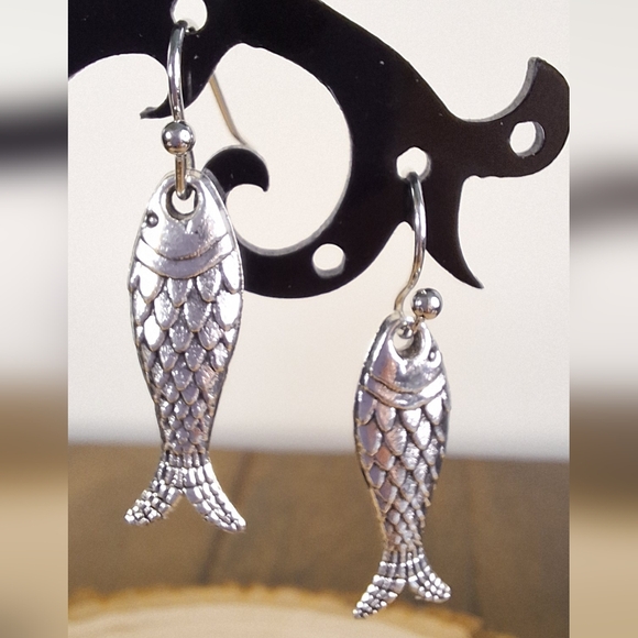 Silver Tone Fish Earrings - Picture 1 of 5